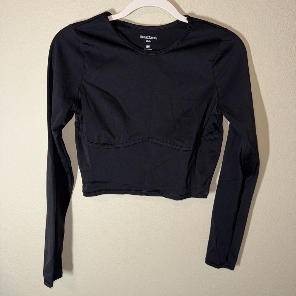 Social Tourist Women’s Long Sleeve Crop Top Black